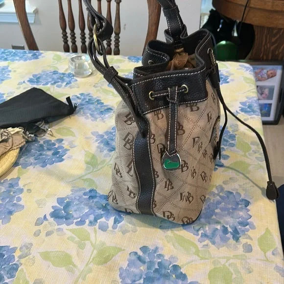 Dooney & Bourke Brown and Tan Shoulder Bag 10 x 12 x 6 drawstring closure - Picture 3 of 10